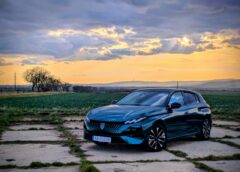 Peugeot 308 Hybrid 145 facelift: Toto auto nesmiete opomenúť!