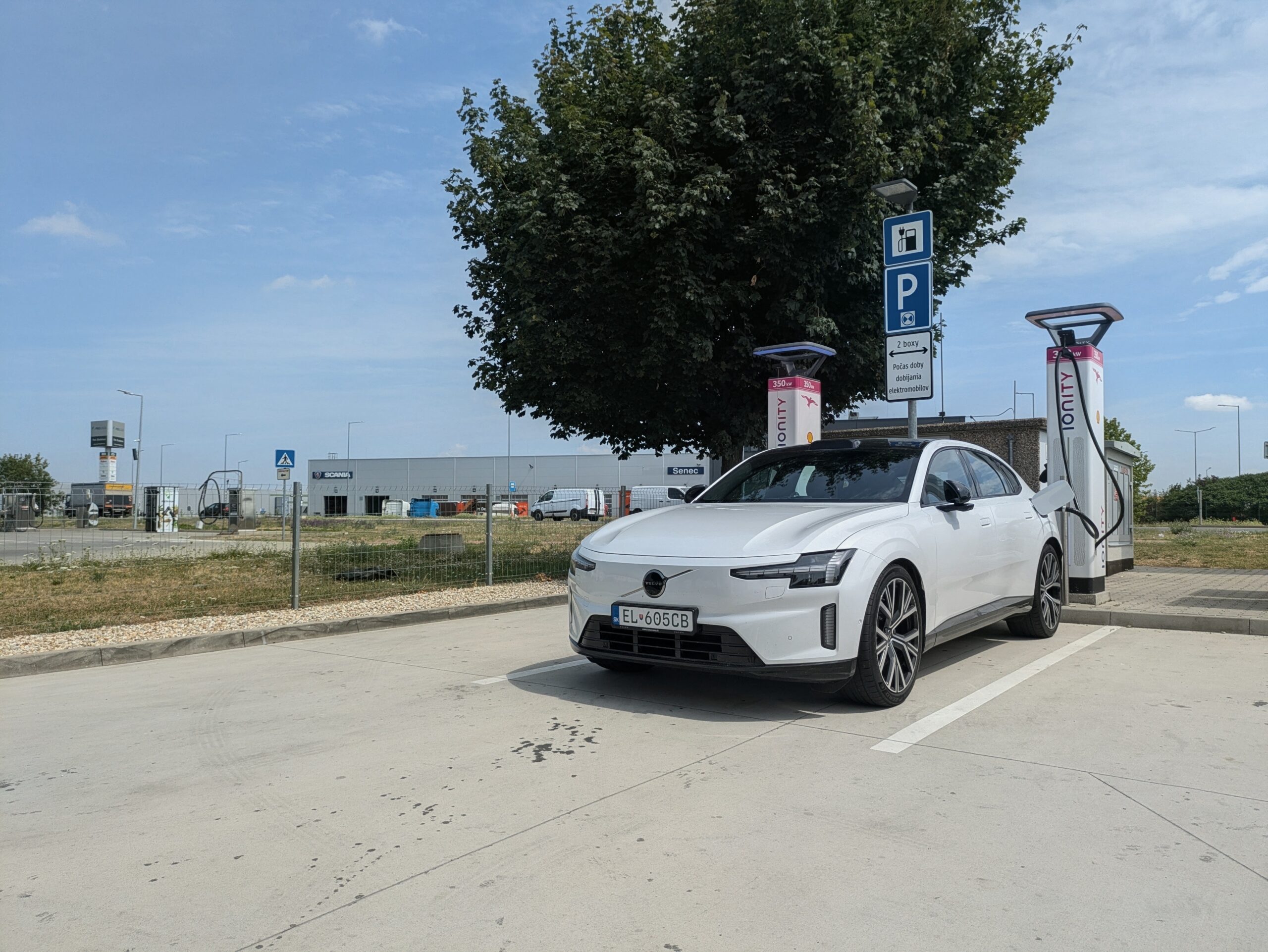 Volvo ES90